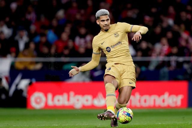 开云官网-伤愈两中卫筑起铜墙铁壁 巴萨找到最佳防线组合